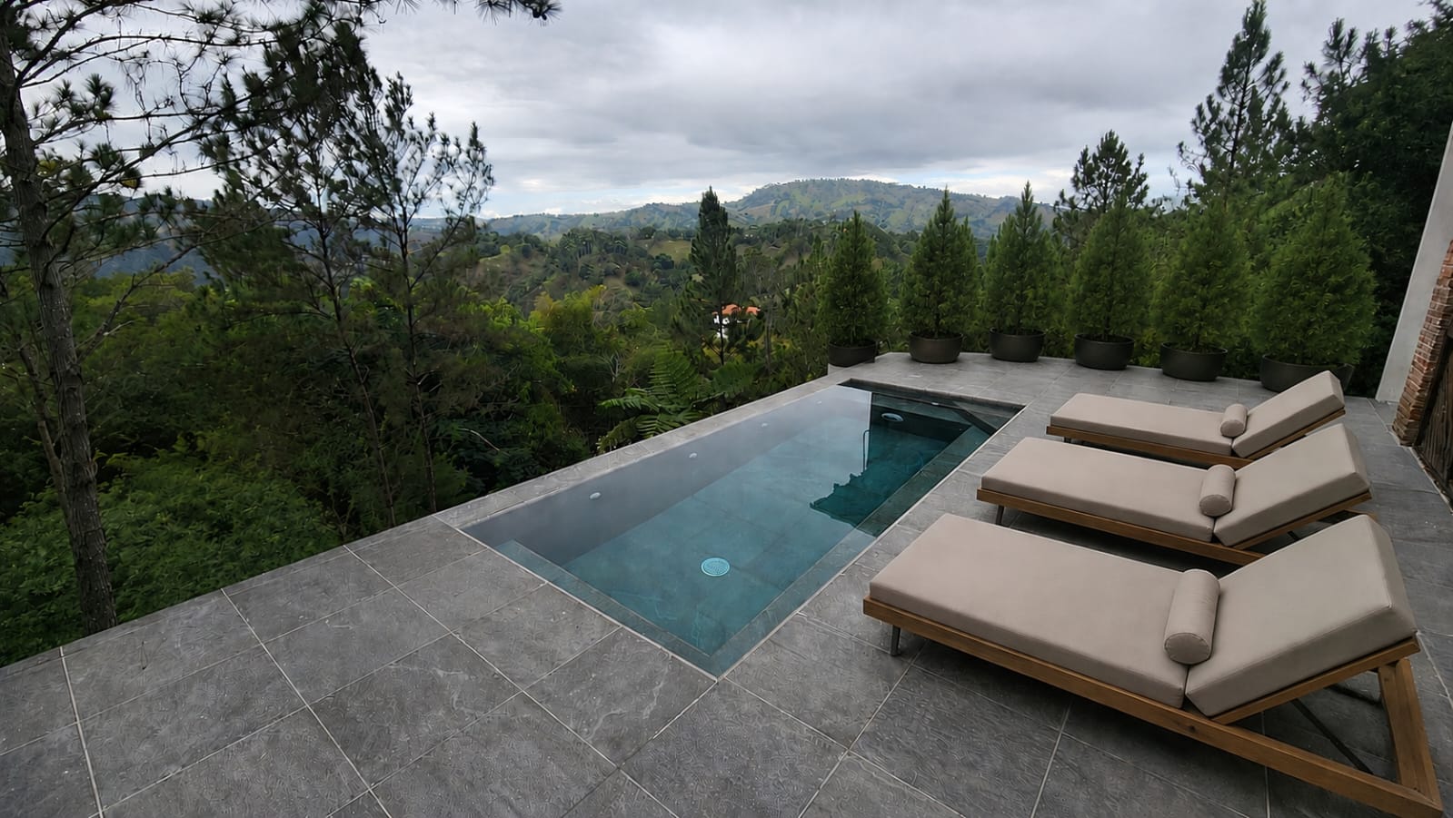 Piscina desbordante